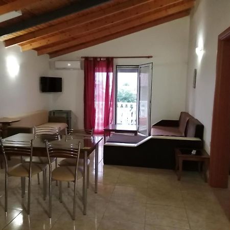 קראמוטי Irini Apartments מראה חיצוני תמונה