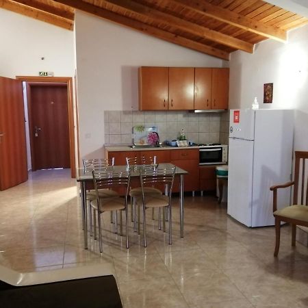 קראמוטי Irini Apartments מראה חיצוני תמונה