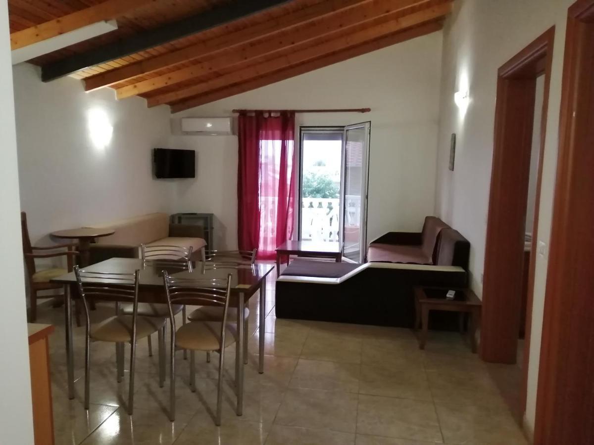 קראמוטי Irini Apartments מראה חיצוני תמונה