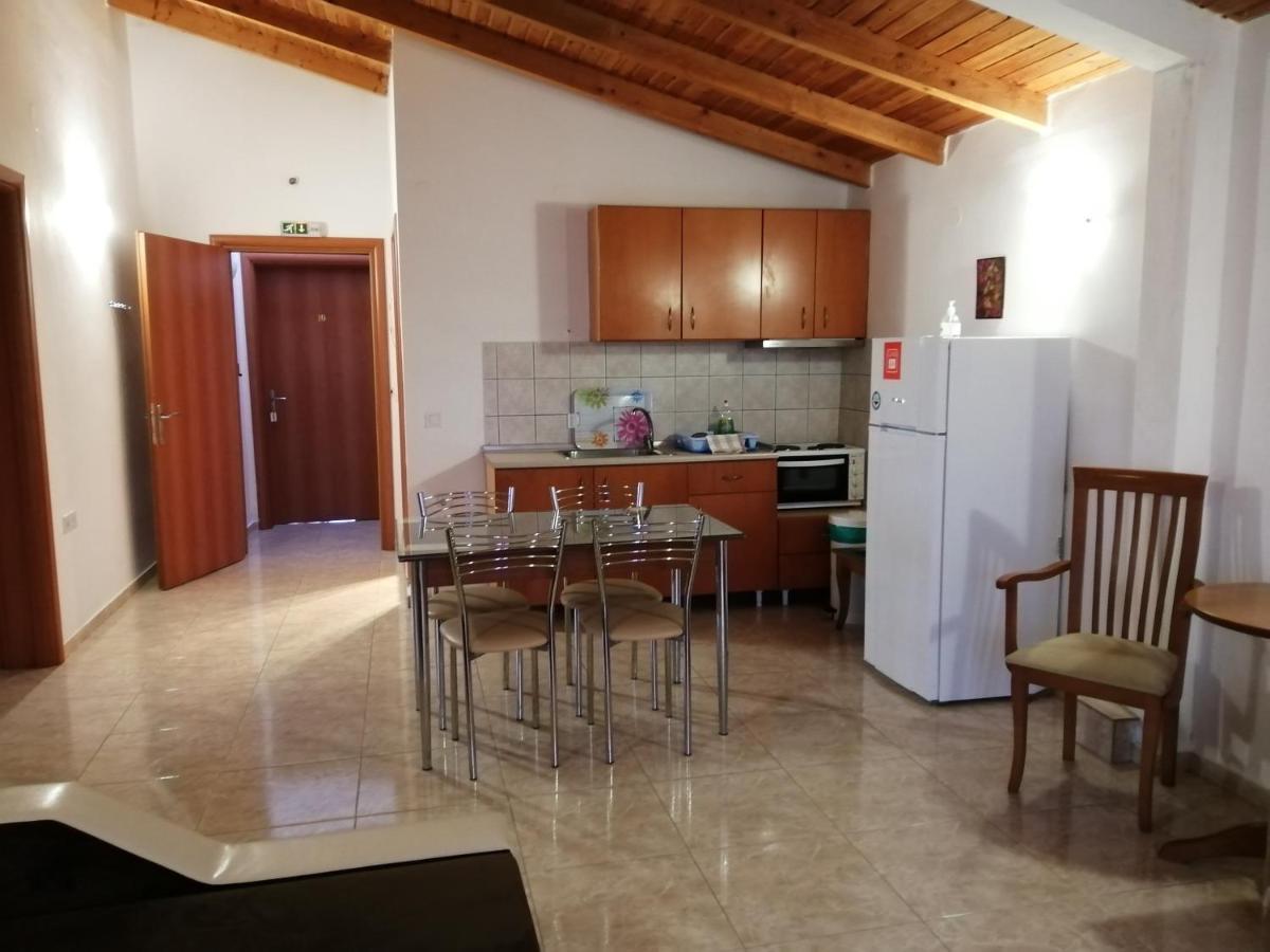 קראמוטי Irini Apartments מראה חיצוני תמונה